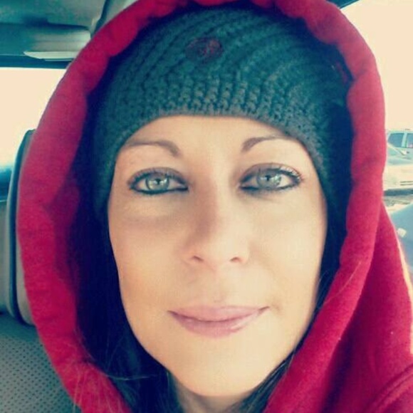 Meet your Posher, Carrie - Picture 2 of 2